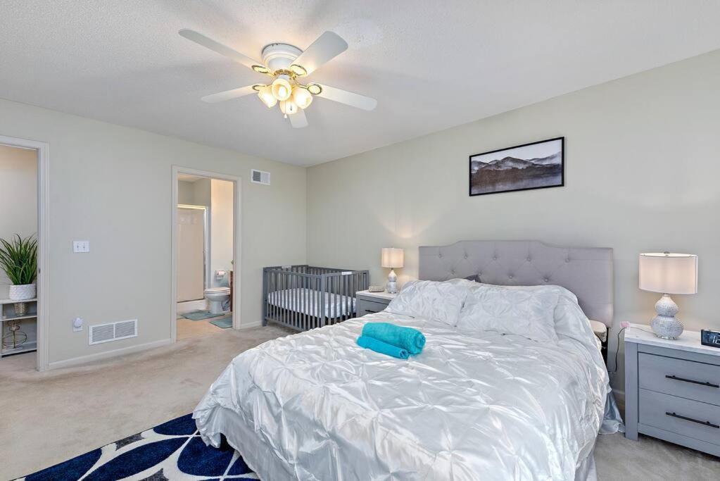 Beautiful Townhome, 11 Minutes To Downtown, Kcmo. Канзас-Сити Экстерьер фото